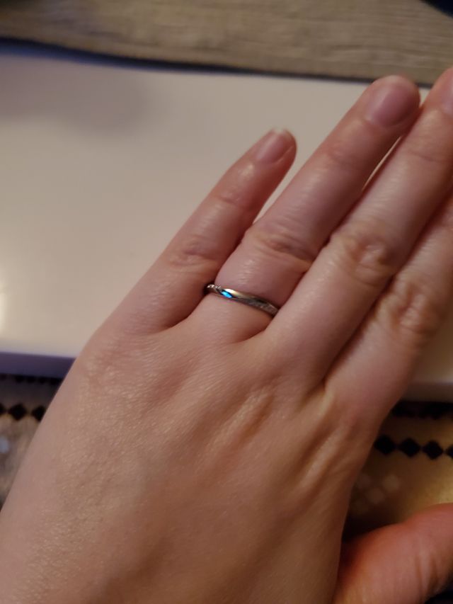 太すぎず細すぎず太い指の私でも似合うデザインに惚れ込みました