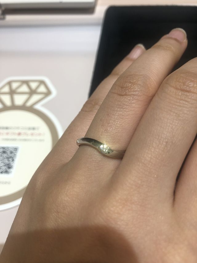 ダイヤが大きくシンプルにしっかり目立つデザイン！