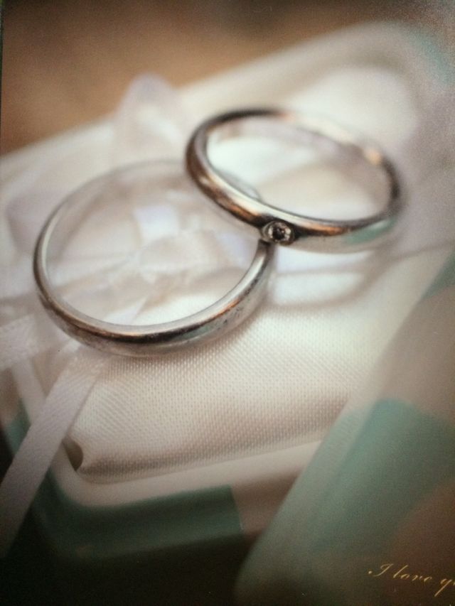 ティファニーの陶器にリングピローを入れました