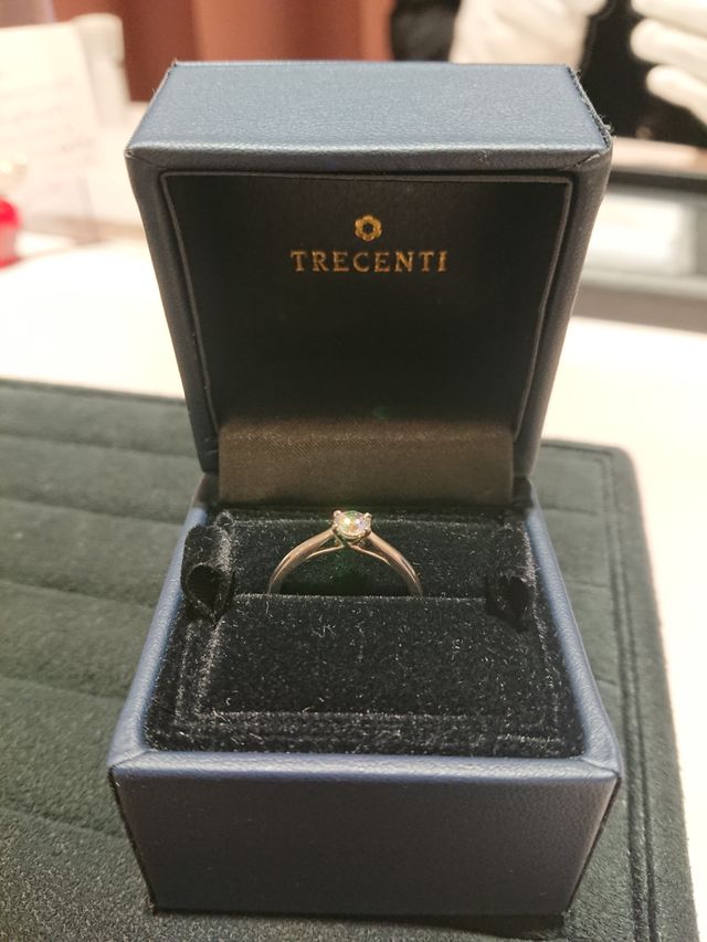 ダイヤモンドのみ購入。リングは後日パートナーと購入予定。