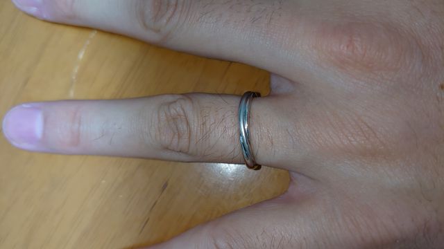 少しマットな質感で、飽きがきづらいデザインだと思います