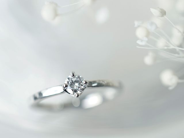婚約指輪にはダイヤを入れました。