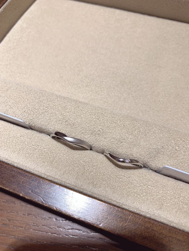 V字の指輪にしました！