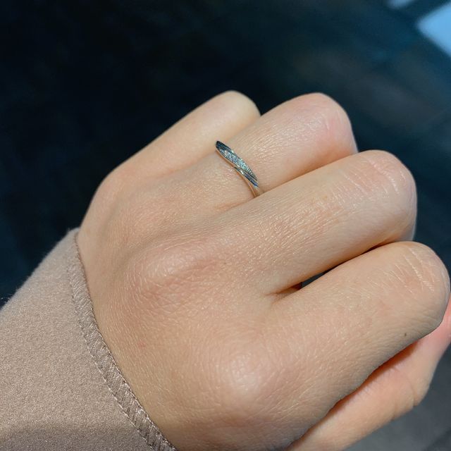 他の指輪より指がキレイに見えました。