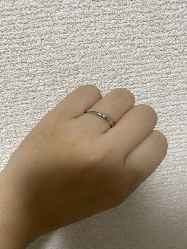 ストレートタイプのものに一粒ダイヤを付けました。