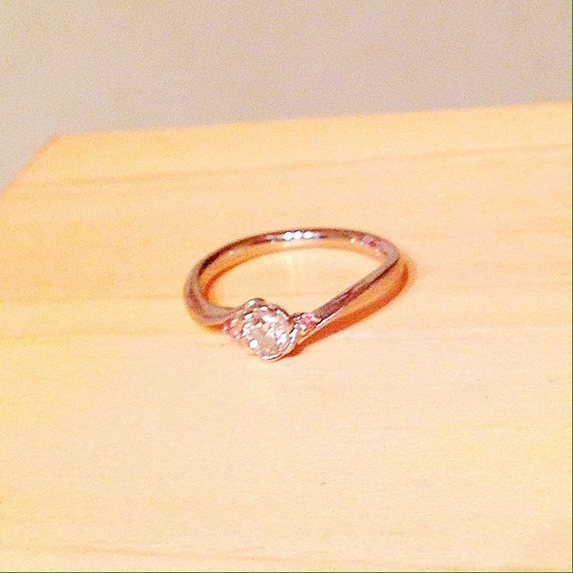 トレセンテのダイヤとピンクダイヤのプラチナリングです。