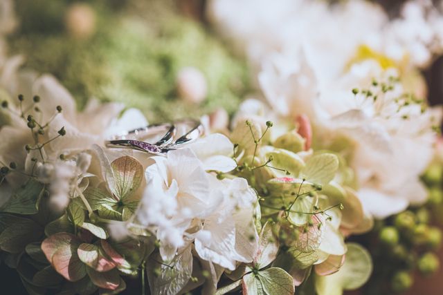 前撮りにてリングピローと一緒に結婚指輪を撮影してもらいました