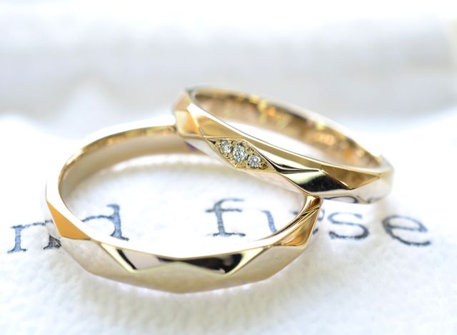 ワックスデザインコースで、ダイヤを３つ埋め込んでるデザイン