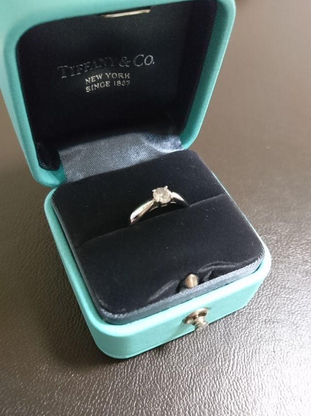 小ぶりながらも、輝きの強いダイヤモンドを選びました。