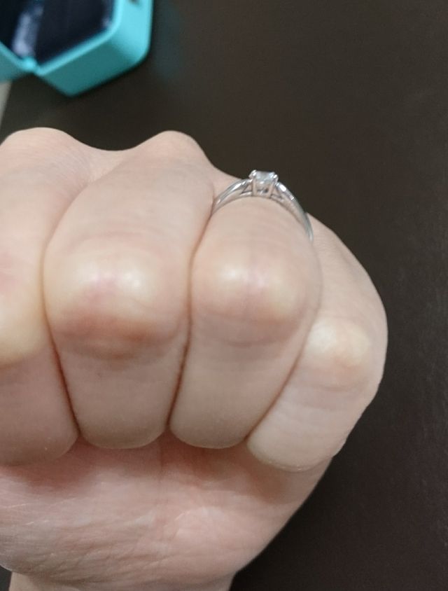 他の物よりダイヤモンドが飛び出ていないデザインになっています