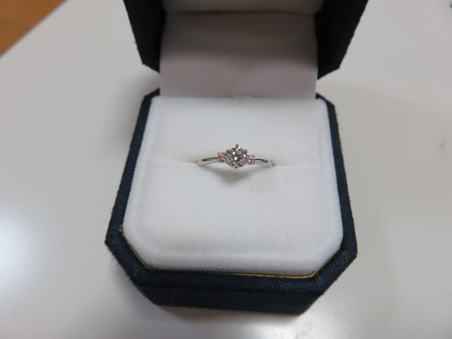 購入後3年ほど経過しましたが、変わらず美しいです。