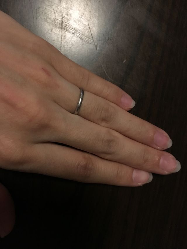 シンプルで細めの指輪です