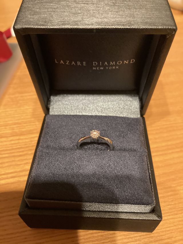 シックな黒のボックスで落ち着いてて素敵な印象でした。