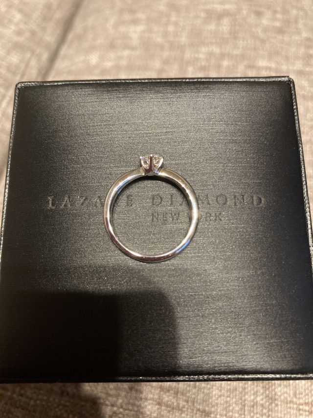 ダイヤの主張が強くないデザインで手との馴染みもいい気がします