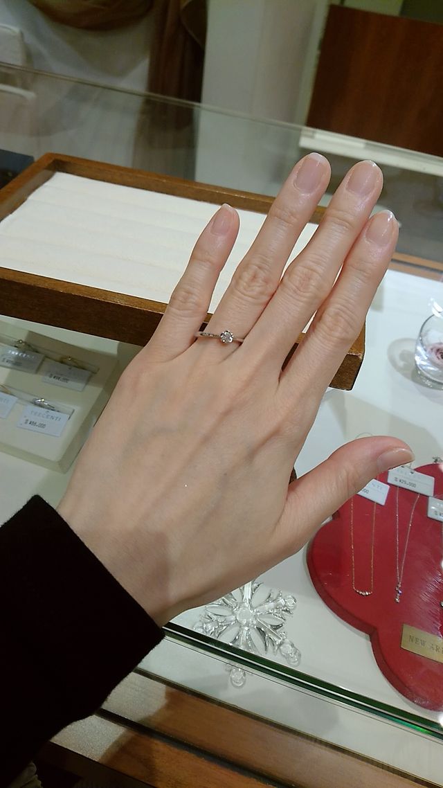 フローラのローサ
お花型の指輪です。 
