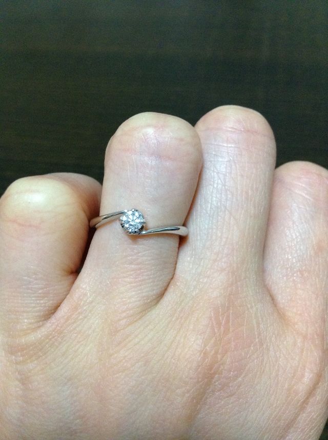 ストーンは小さめでしたが、プラチナにダイヤモンドの指輪です。
