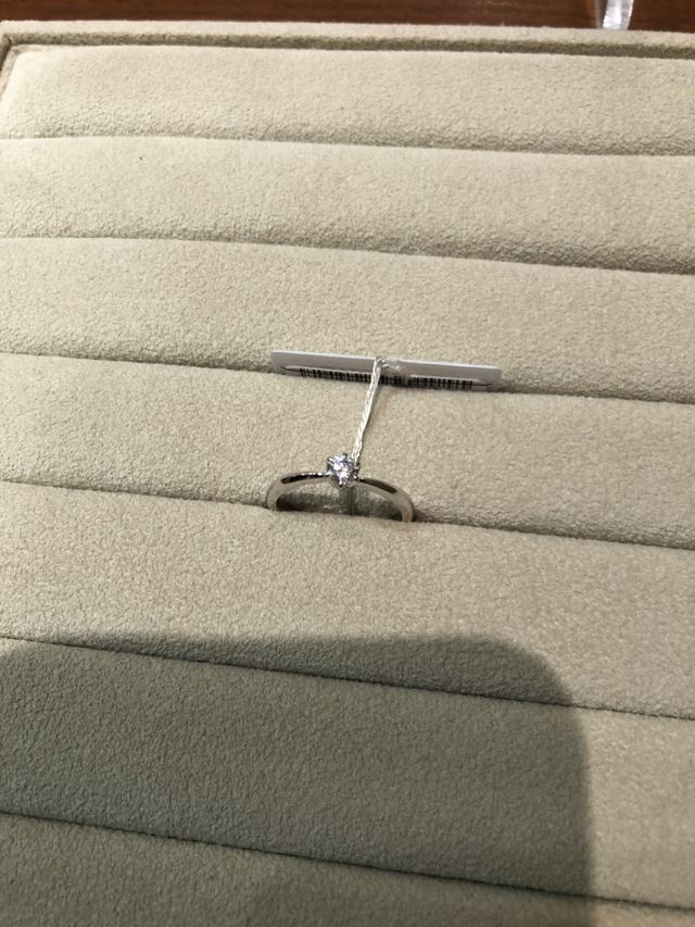 婚約指輪を見させていただき、輝きがすごくよかった。