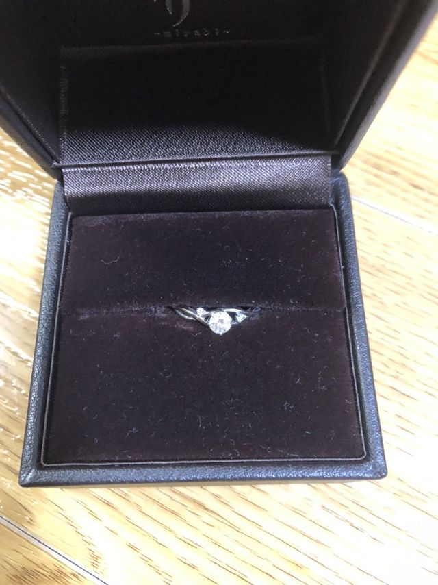 かわいいデザインの婚約指輪