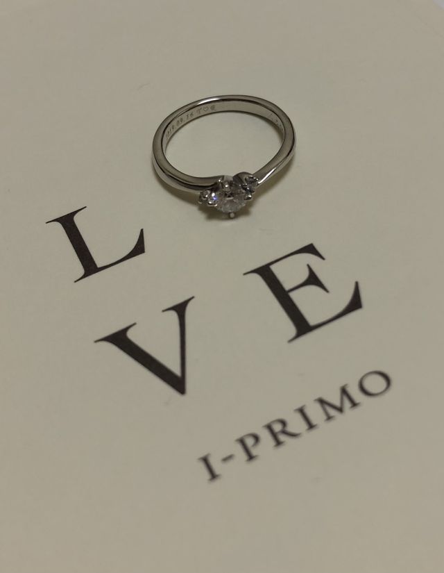 ウェーブタイプを選びました。ダイヤモンドは2.5CTです。