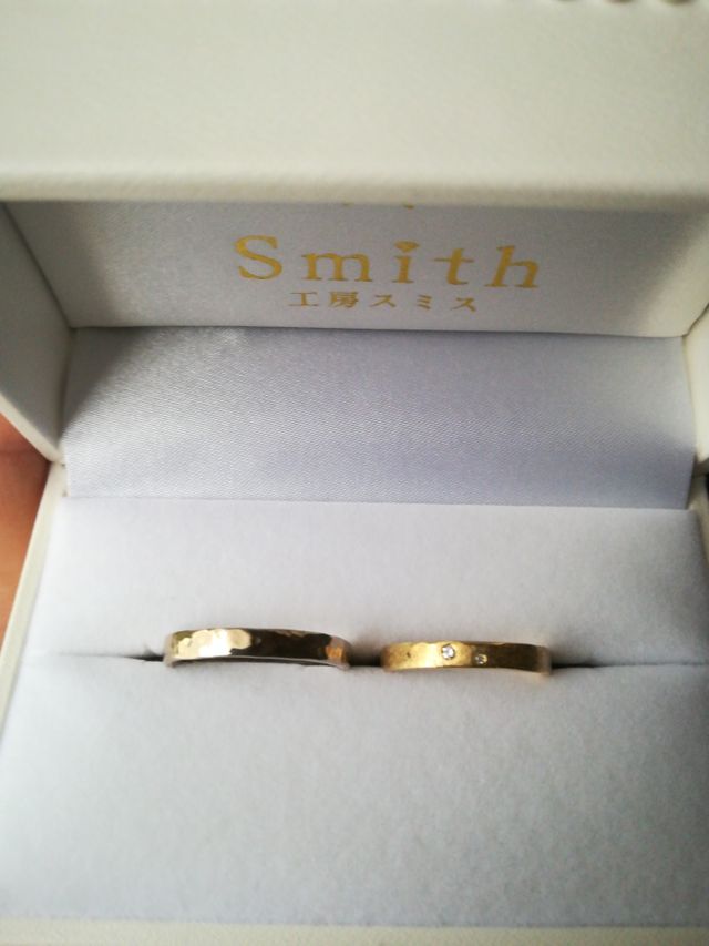 左ホワイトゴールド18k
右イエローゴールド18k