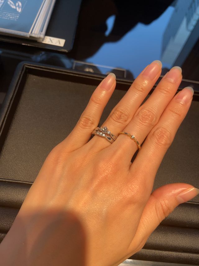 ミル打ちが綺麗で、繊細さが際立つセットリングでした。