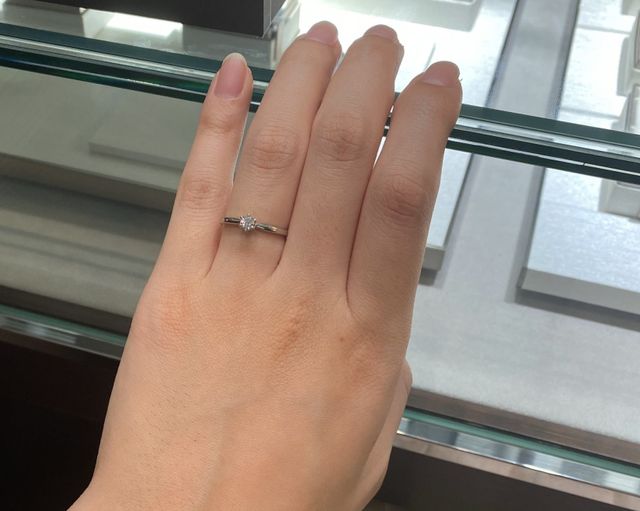 ザ・婚約指輪なデザインです。