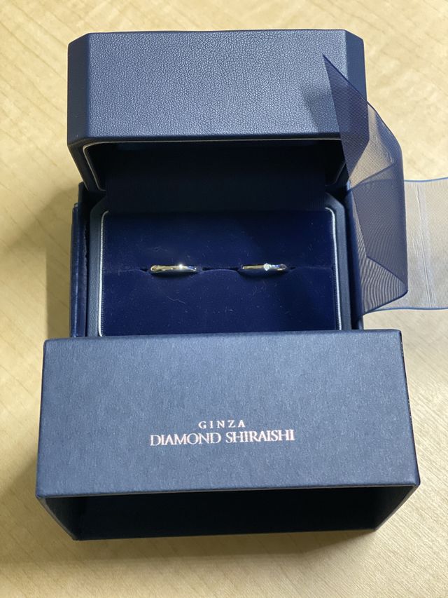 シンプルなデザインで、付け心地は最高で、自然な指通り。