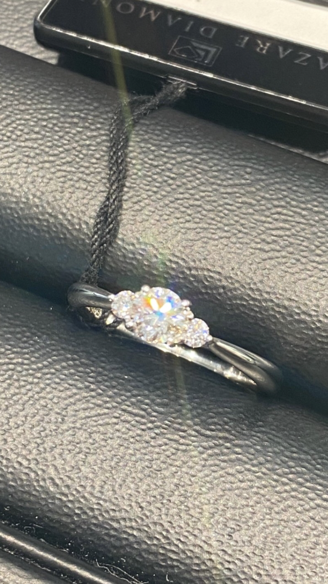 ダイヤモンドの輝きが素晴らしいです。