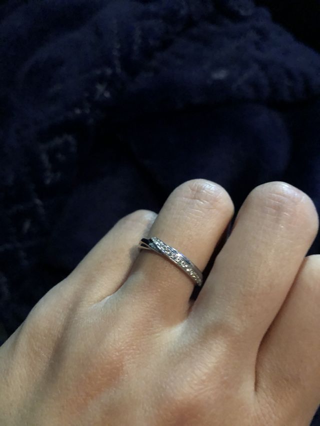 ダイヤモンドがキラキラしていて華やかです。