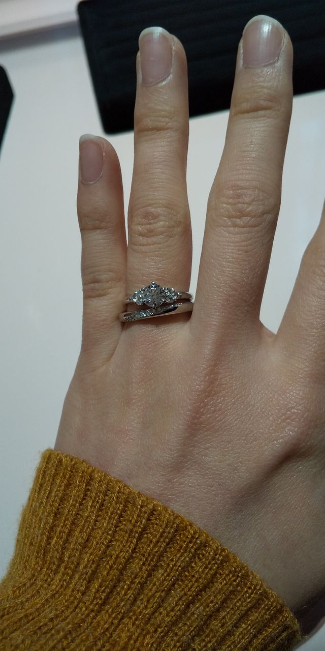 手持ちのエンゲージリングとも合ってる気がします。