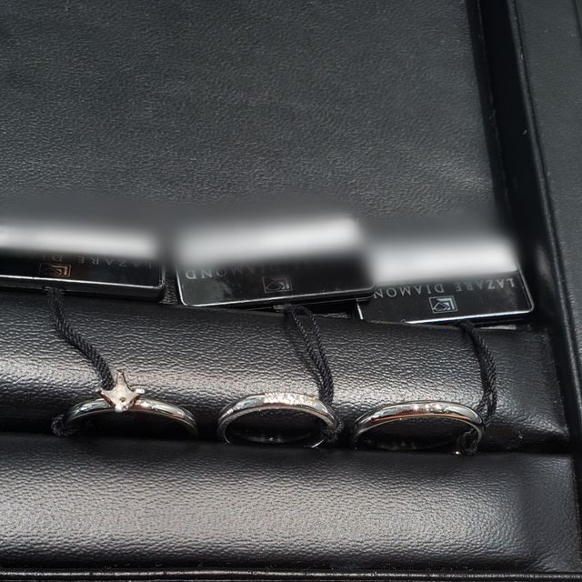 指にはめていない写真です。