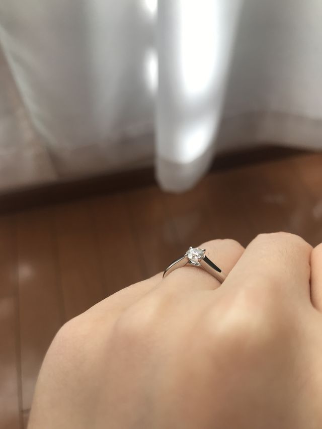 台座から浮いた少し変わったデザインが気に入っています。