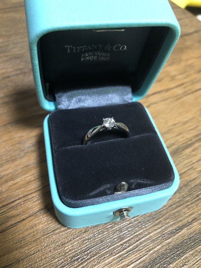 ティファニーのハーモニー0.28カラットです。