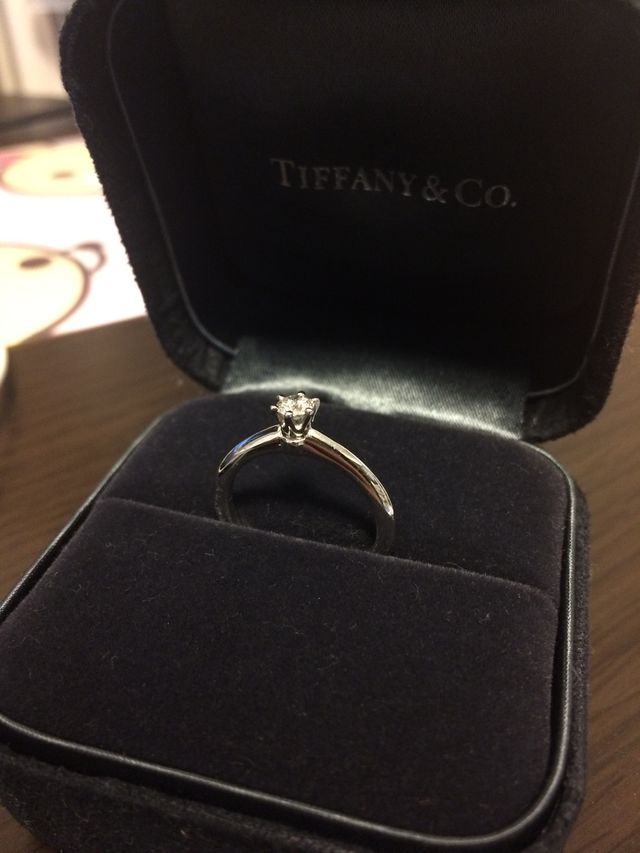 こんなケースに入れてくれます。