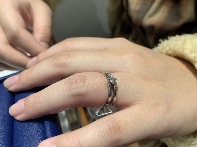 オーダーしたものと同じサンプル品を重ね着用した様子