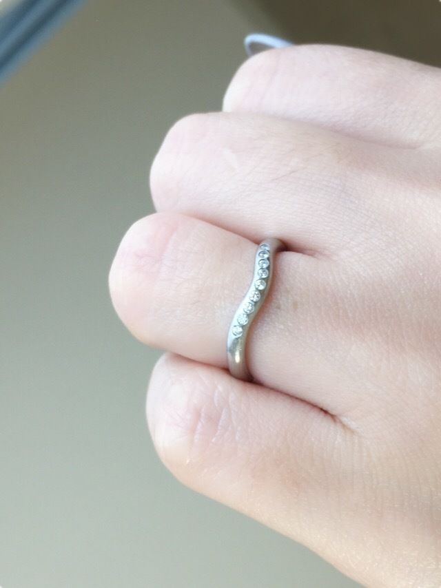 角も丸いので、曲げても窮屈感なく着けている感じがしません。