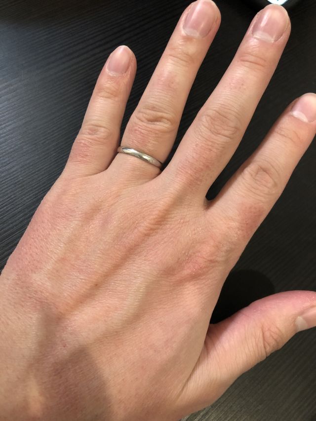 シンプルな指輪で、鍛造製法なので男性にはおすすめです！