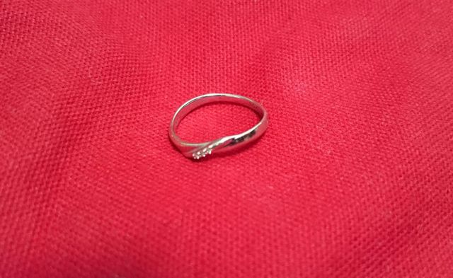 女性用の指輪です。