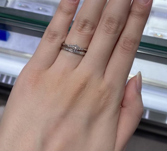 婚約指輪(上)で初めてメレダイヤ気に入りました！