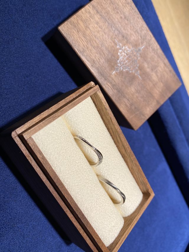結婚指輪としてペアで購入しました。デザインがお気に入りです。