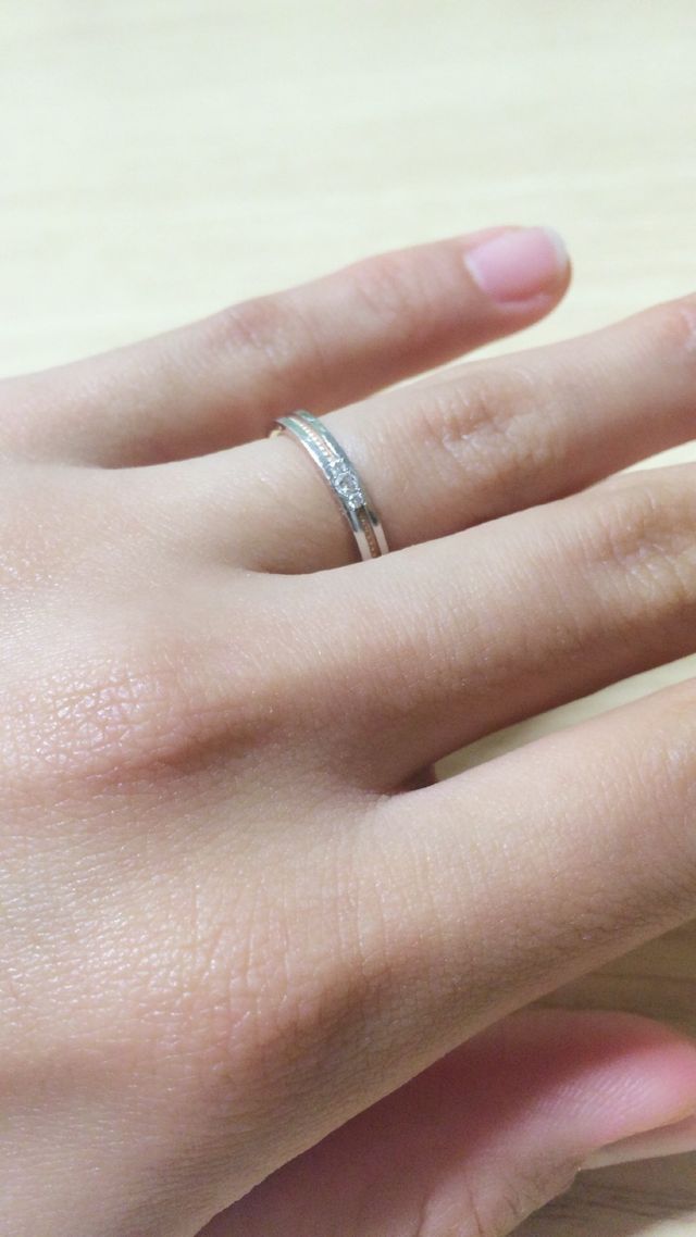 装着してると、ダイヤ部分が下を向くのが難点…