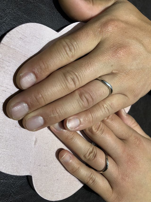 シンプルなデザインでつけ心地もいい指輪でした！！