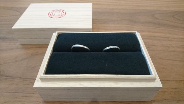 右▶女性（ダイヤ入り）
左▶男性
2つともホーニング加工