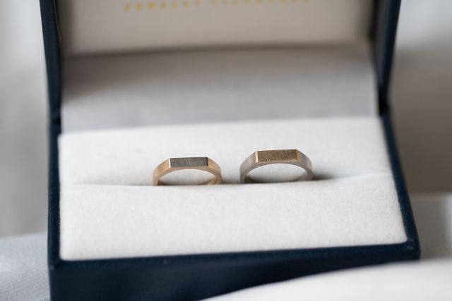 オレンジをベースに印台の部分を少し角ばった形に変更しました。