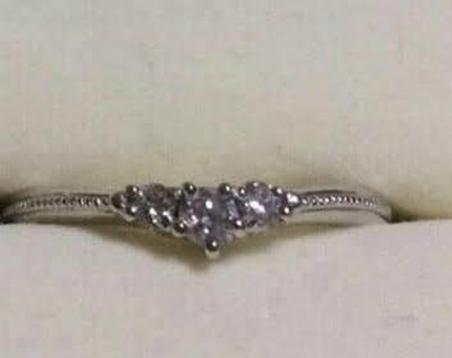 ミッキーマウスのモチーフの結婚指輪