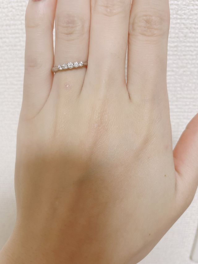 キラキラしててすごく可愛いです。とても気に入っています。
