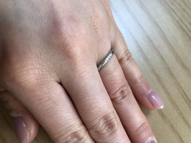 ダイヤは3つ付いています