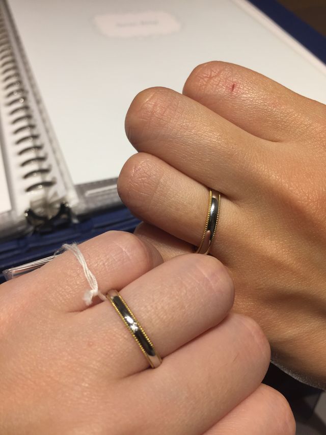 ミル打ちのデザインの指輪