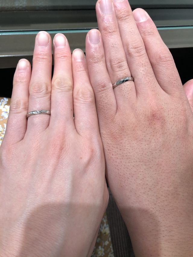 ねじったような特徴あるデザイン