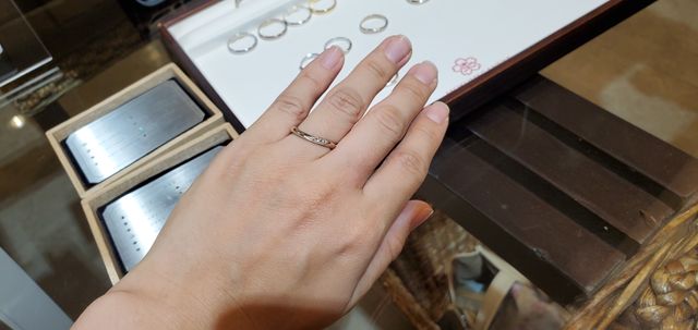 結婚指輪の試着です。